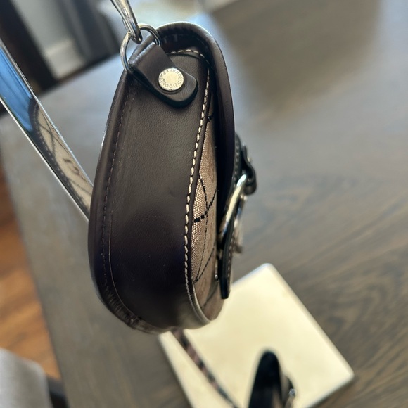 Dooney & Bourke Vintage Signature Canvas & Leather Flap Wristlet EUC - Picture 5 of 11